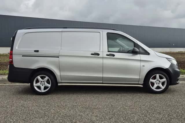 Mercedes-Benz Vito (2015) thumbnail 2