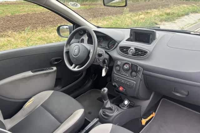 Renault Clio (2009) thumbnail 4