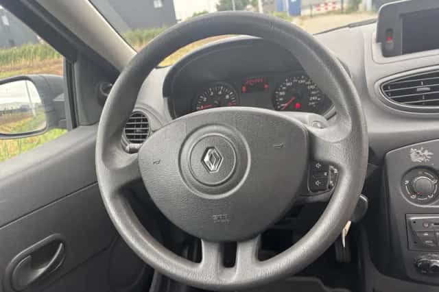 Renault Clio (2009) thumbnail 5