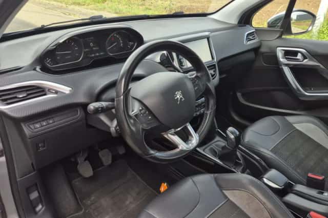 Peugeot 2008 (2015) thumbnail 4