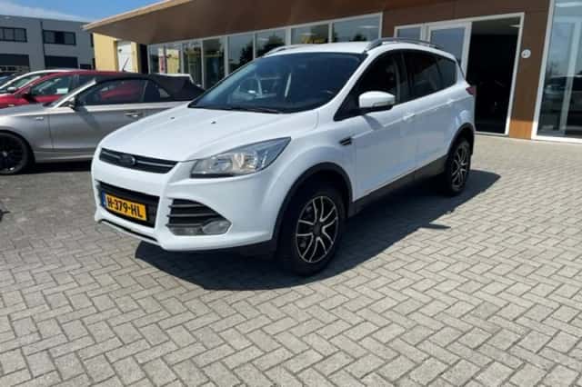 Ford Kuga (2016) thumbnail 1