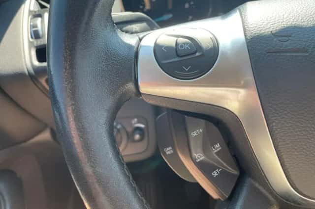 Ford Kuga (2016) thumbnail 5