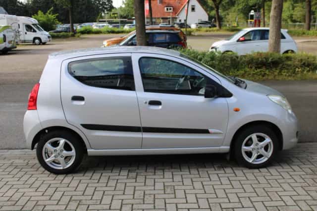 Suzuki Alto (2010) thumbnail 5