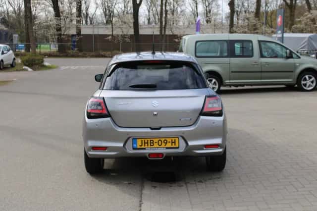 Suzuki Swift (2025) thumbnail 5