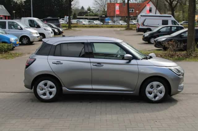 Suzuki Swift (2025) thumbnail 6