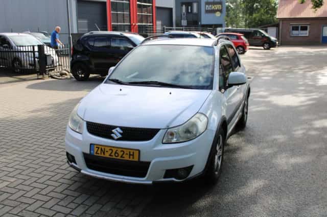Suzuki SX4 (2010) thumbnail 1