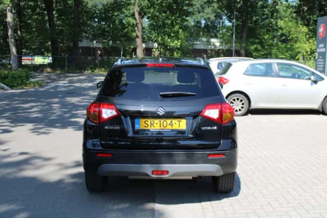 Suzuki Vitara (2018) thumbnail 5