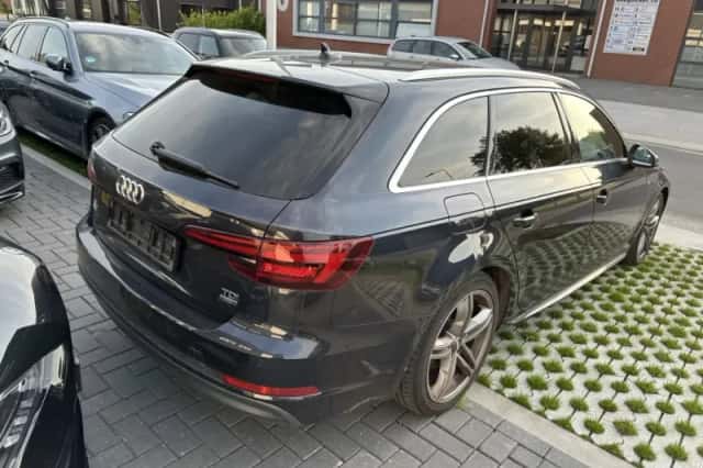 Audi A4 (2018) thumbnail 4
