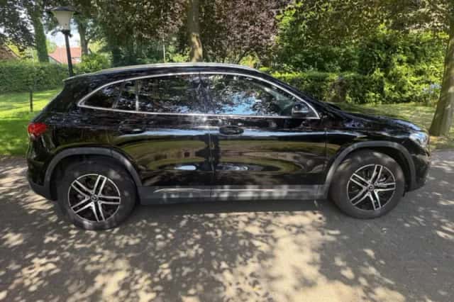 Mercedes-Benz GLA (2022) thumbnail 2