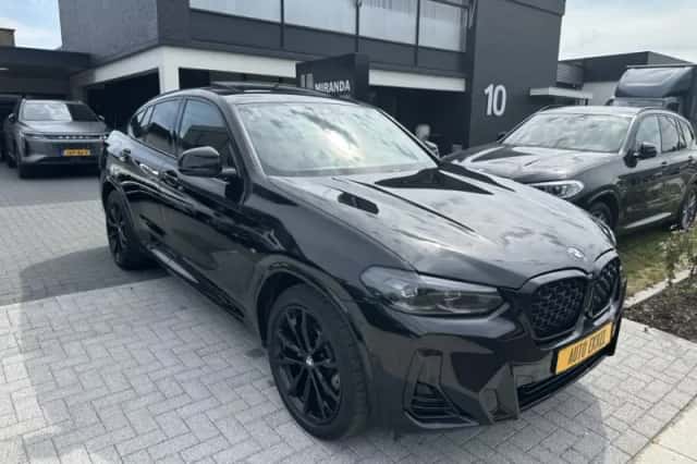 BMW X4 (2023) thumbnail 1