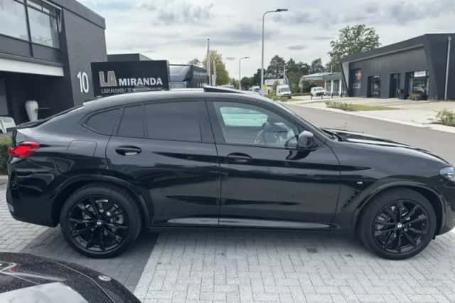 BMW X4 (2023) thumbnail 2