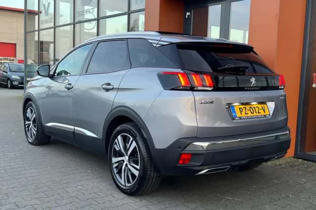 Peugeot 3008 (2017) thumbnail 3