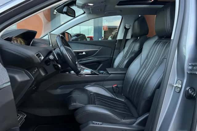 Peugeot 3008 (2017) thumbnail 4