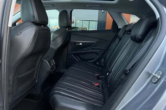 Peugeot 3008 (2017) thumbnail 5