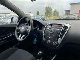 Kia Ceed (2010) thumbnail 11
