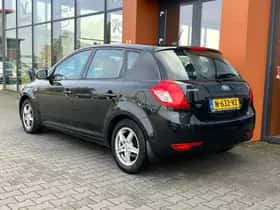 Kia Ceed (2010) thumbnail 3