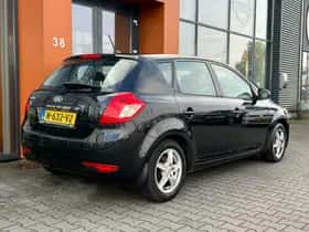 Kia Ceed (2010) thumbnail 8