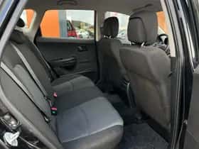 Kia Ceed (2010) thumbnail 10
