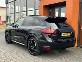 Porsche Cayenne (2012) thumbnail 3