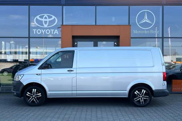 Volkswagen Transporter (2019) thumbnail 2