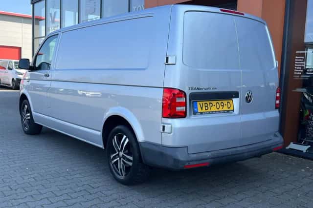 Volkswagen Transporter (2019) thumbnail 3