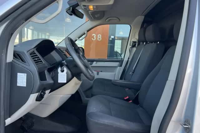 Volkswagen Transporter (2019) thumbnail 4