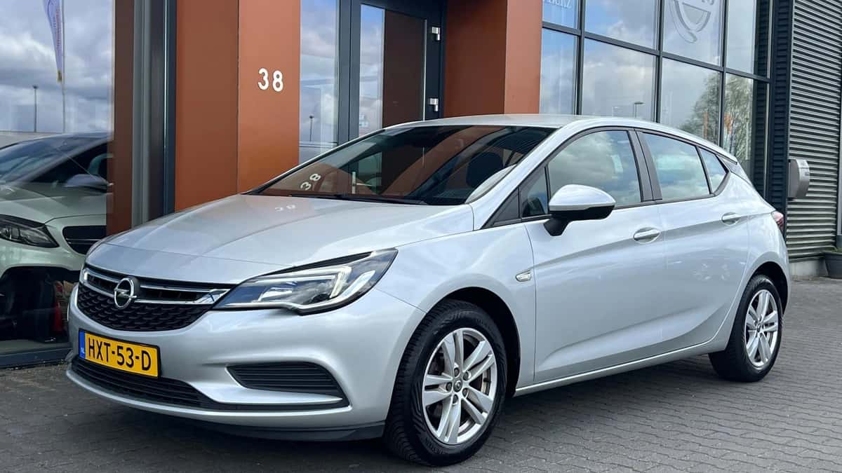 Opel Astra (2019) — foto 1
