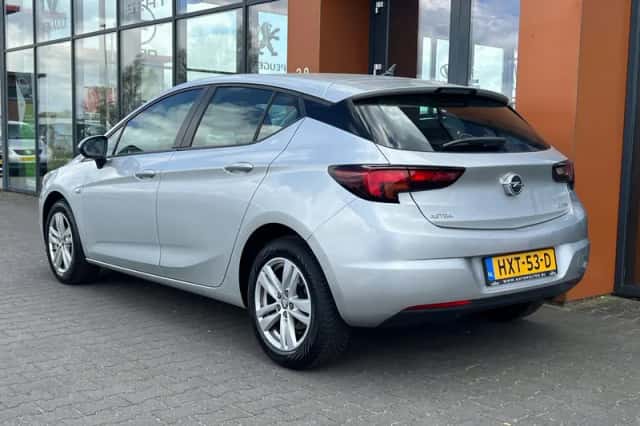 Opel Astra (2019) thumbnail 3
