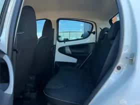 Peugeot 107 (2012) thumbnail 5