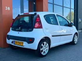 Peugeot 107 (2012) thumbnail 8