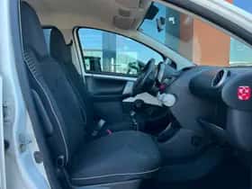 Peugeot 107 (2012) thumbnail 9