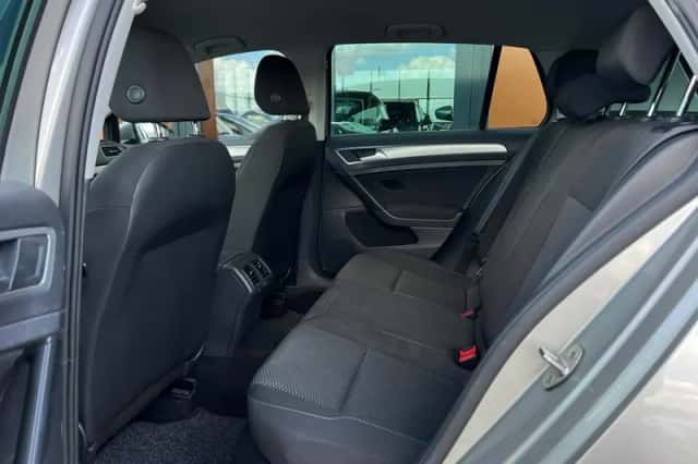 Volkswagen Golf (2019) thumbnail 4