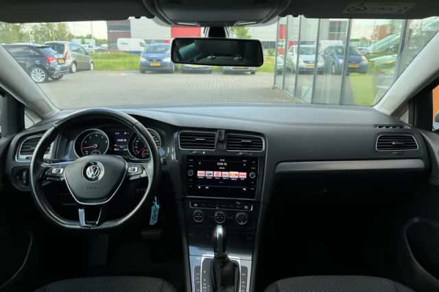 Volkswagen Golf (2019) thumbnail 5