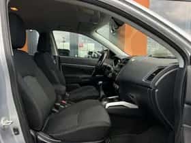 Mitsubishi ASX (2011) thumbnail 10