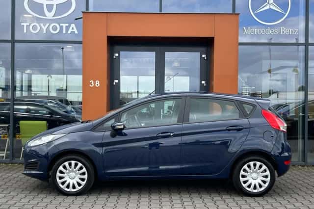 Ford Fiesta (2015) thumbnail 2