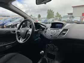 Ford Fiesta (2015) thumbnail 25