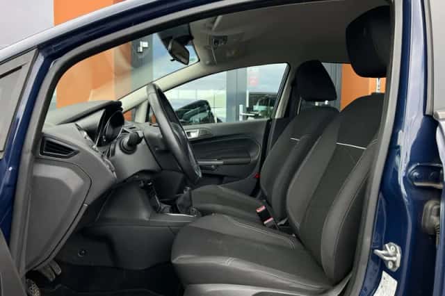 Ford Fiesta (2015) thumbnail 4