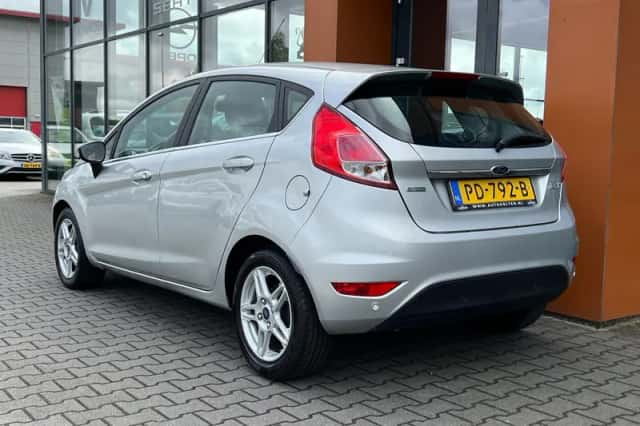 Ford Fiesta (2014) thumbnail 3