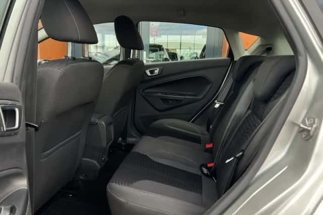 Ford Fiesta (2014) thumbnail 5