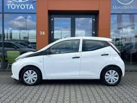 Toyota Aygo (2016) thumbnail 2