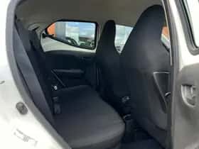 Toyota Aygo (2016) thumbnail 11