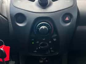 Toyota Aygo (2016) thumbnail 17