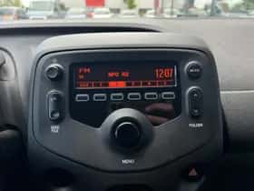 Toyota Aygo (2016) thumbnail 18