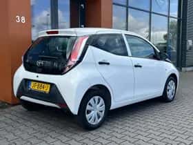 Toyota Aygo (2016) thumbnail 9