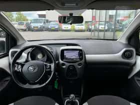 Toyota Aygo (2017) thumbnail 11