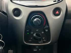 Toyota Aygo (2017) thumbnail 16