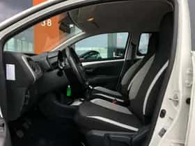 Toyota Aygo (2017) thumbnail 4