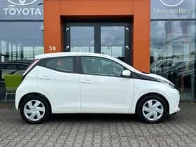 Toyota Aygo (2017) thumbnail 7