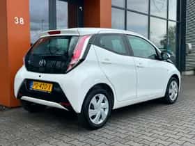 Toyota Aygo (2017) thumbnail 8