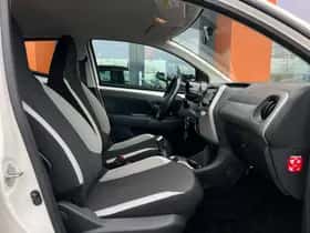 Toyota Aygo (2017) thumbnail 9